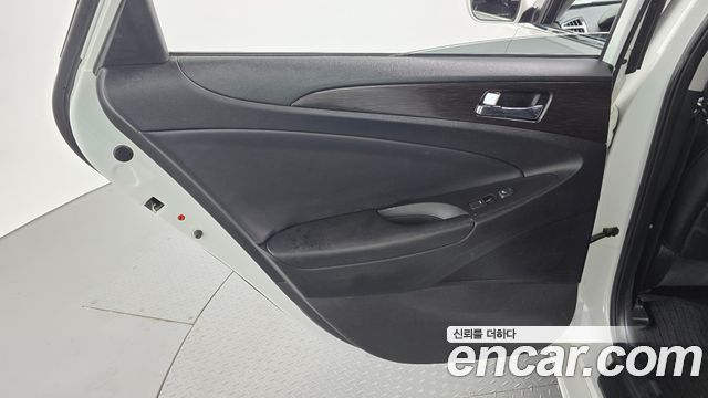Hyundai Sonata 2012 — photo 15