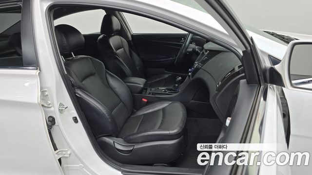 Hyundai Sonata 2012 — photo 16