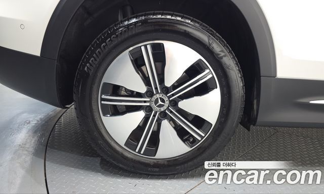 Mercedes-Benz EQB 2024 — photo 5
