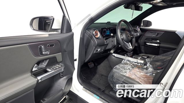 Mercedes-Benz EQB 2024 — photo 13