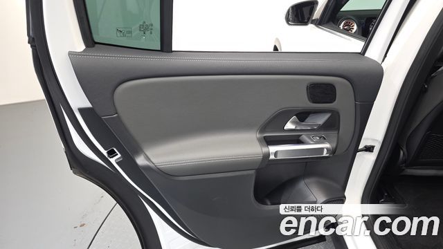 Mercedes-Benz EQB 2024 — photo 15