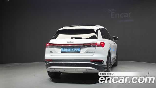 Audi Q4 e-tron 2022 — photo 4