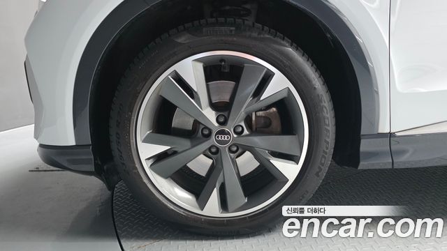Audi Q4 e-tron 2022 — photo 5