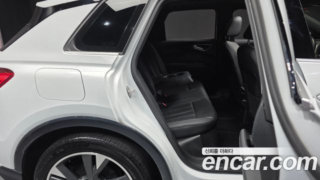 Audi Q4 e-tron 2022 — photo 17