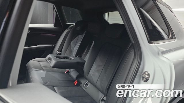 Audi Q4 e-tron 2022 — photo 18