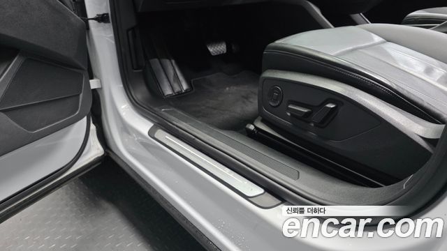 Audi Q4 e-tron 2022 — photo 19