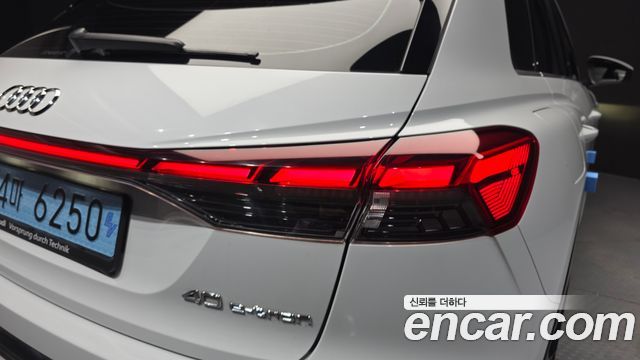 Audi Q4 e-tron 2022 — photo 9