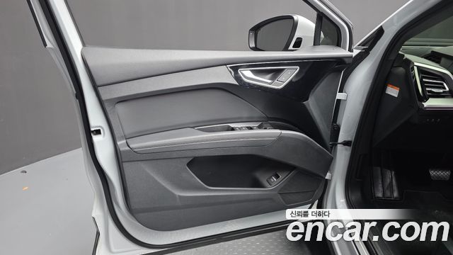 Audi Q4 e-tron 2022 — photo 14