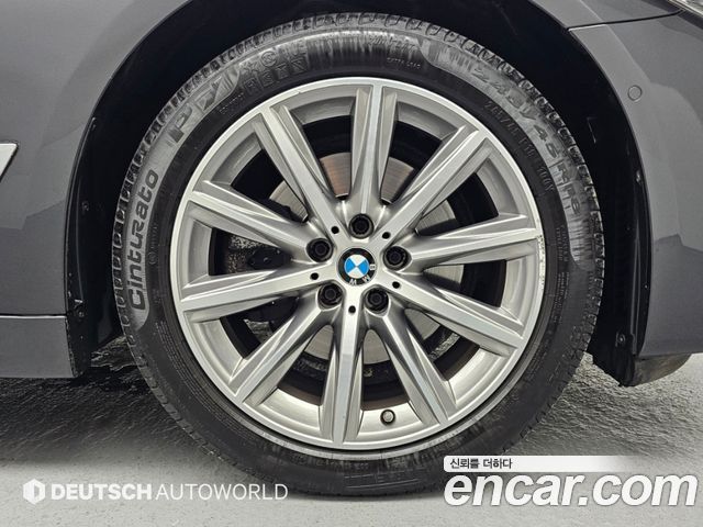 BMW 5-Series 2019 — photo 5