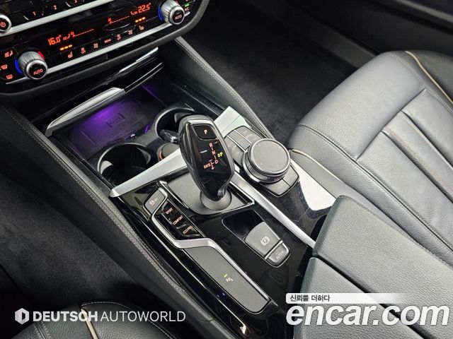 BMW 5-Series 2019 — photo 9
