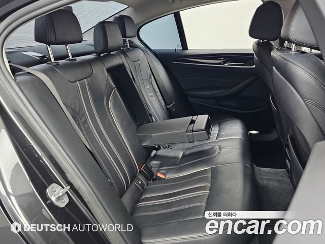 BMW 5-Series 2019 — photo 12