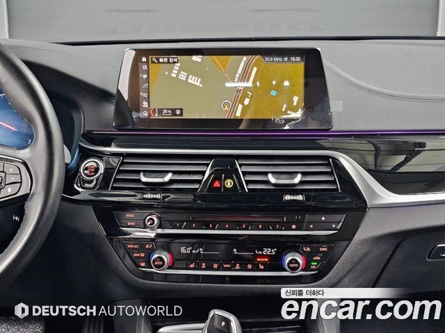 BMW 5-Series 2019 — photo 14