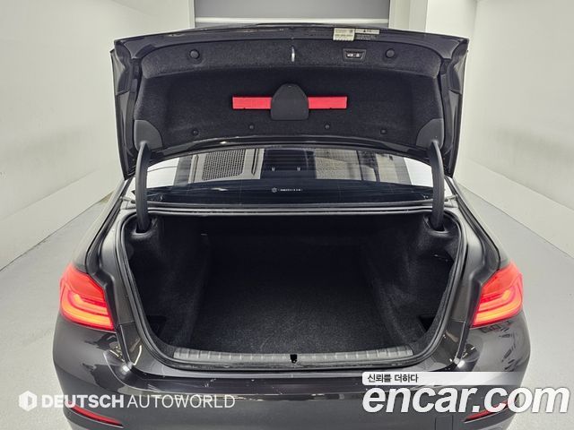 BMW 5-Series 2019 — photo 19