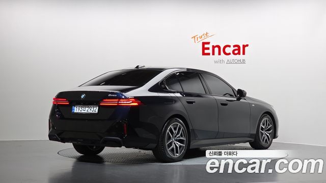 BMW 5-Series 2024 — photo 2
