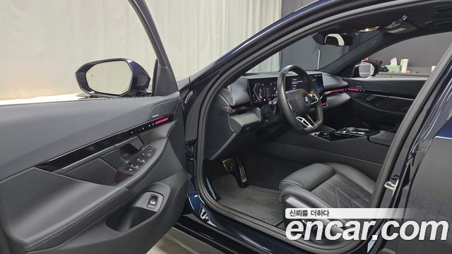 BMW 5-Series 2024 — photo 13