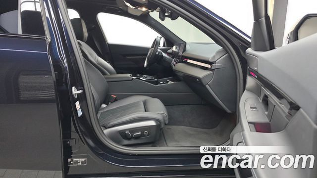 BMW 5-Series 2024 — photo 16