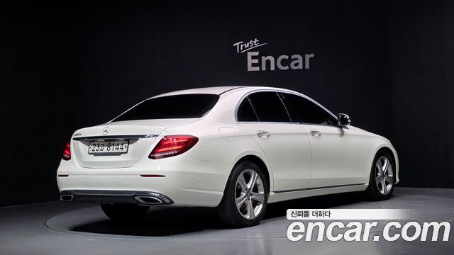 Mercedes-Benz E-Class 2017 — photo 2