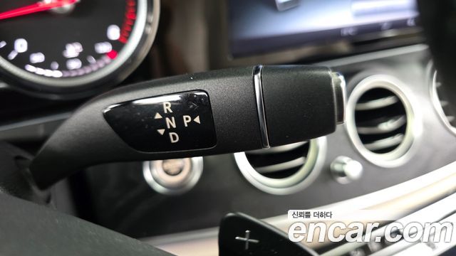 Mercedes-Benz E-Class 2017 — photo 9