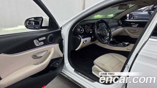 Mercedes-Benz E-Class 2017 — photo 10