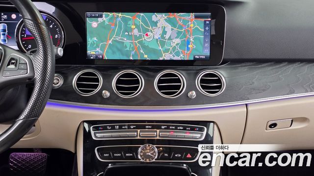 Mercedes-Benz E-Class 2017 — photo 13
