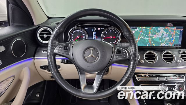 Mercedes-Benz E-Class 2017 — photo 14