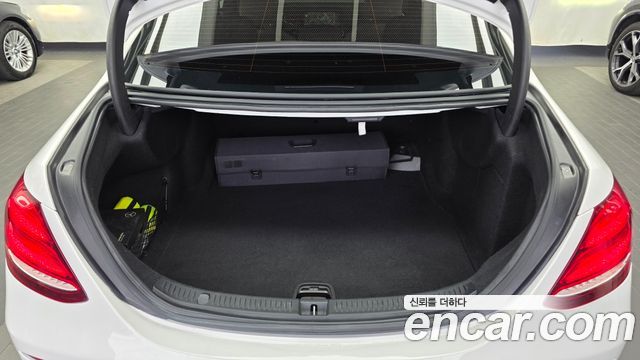 Mercedes-Benz E-Class 2017 — photo 20
