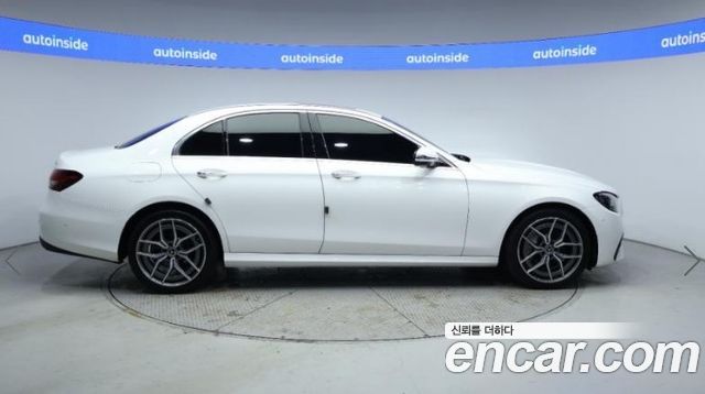 Mercedes-Benz E-Class 2023 — photo 3