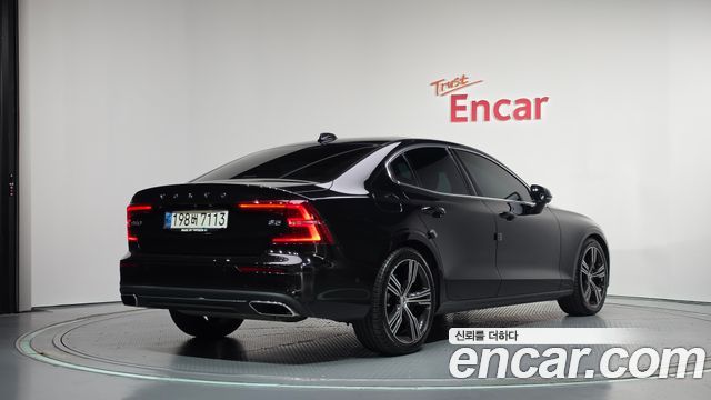 Volvo S60 2022 — photo 2