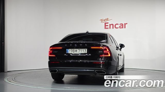 Volvo S60 2022 — photo 4