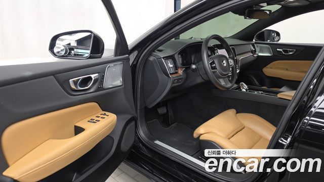 Volvo S60 2022 — photo 13