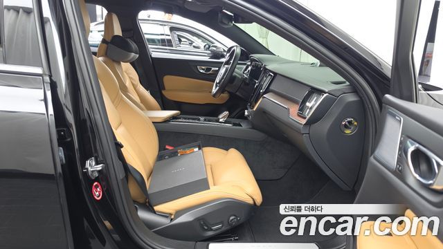 Volvo S60 2022 — photo 17