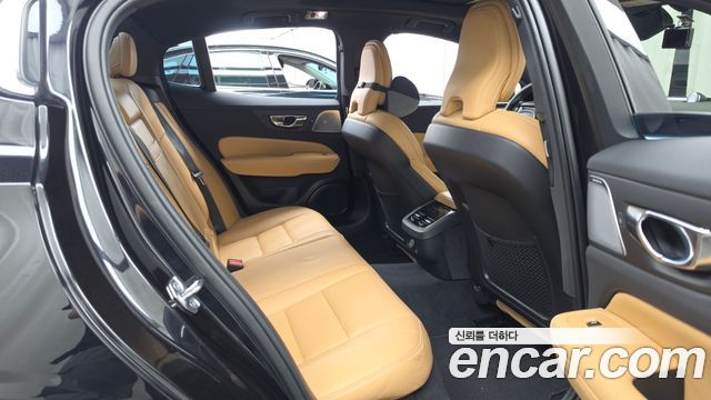 Volvo S60 2022 — photo 18