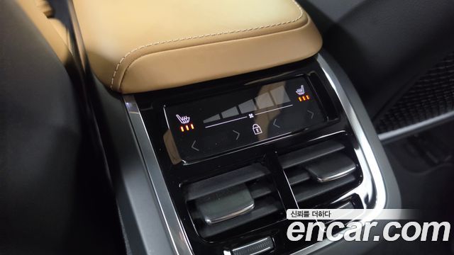 Volvo S60 2022 — photo 25