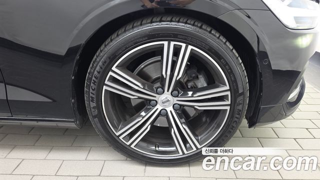 Volvo S60 2022 — photo 7