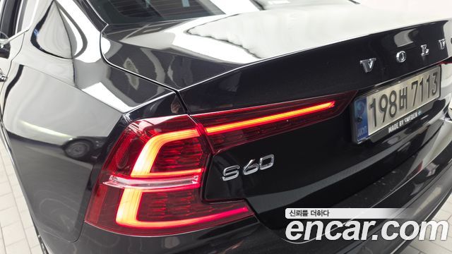 Volvo S60 2022 — photo 9