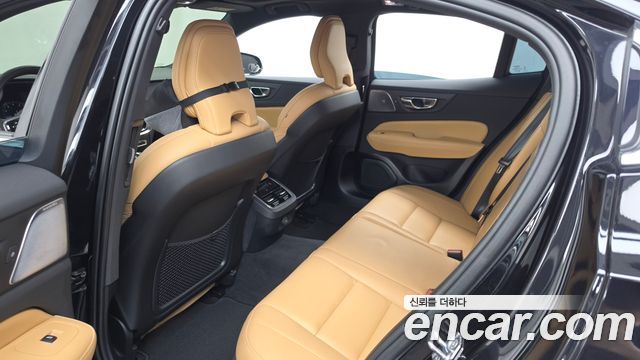 Volvo S60 2022 — photo 16