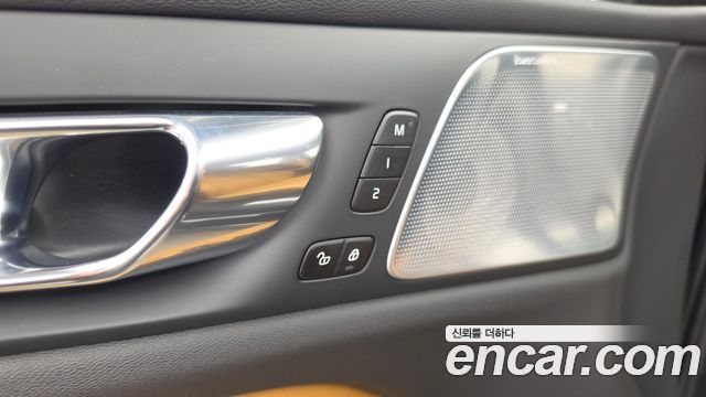 Volvo S60 2022 — photo 28