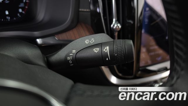 Volvo S60 2022 — photo 29