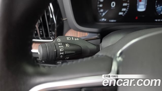 Volvo S60 2022 — photo 31