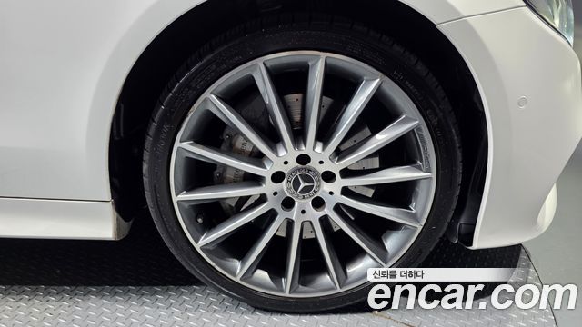 Mercedes-Benz E-Class 2017 — photo 5