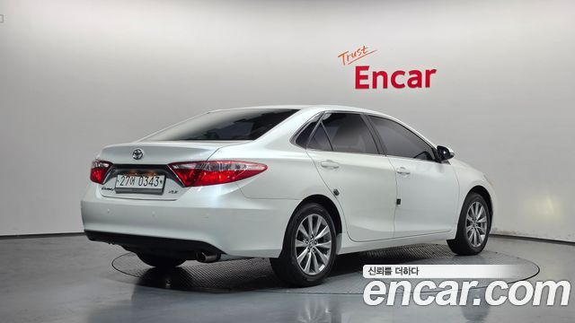 Toyota Camry 2017 — photo 2