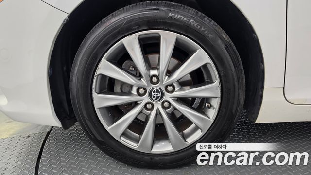 Toyota Camry 2017 — photo 5