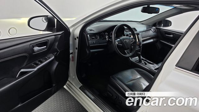 Toyota Camry 2017 — photo 10