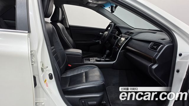 Toyota Camry 2017 — photo 11