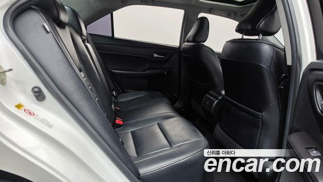 Toyota Camry 2017 — photo 12
