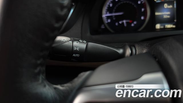 Toyota Camry 2017 — photo 16
