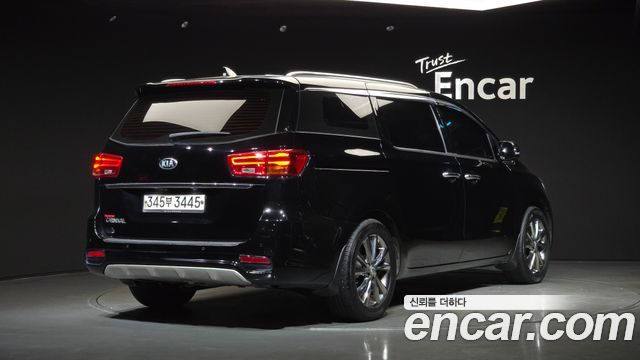 Kia Canival 2020 — photo 2