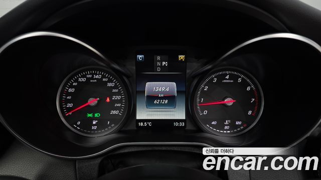 Mercedes-Benz C-Class 2018 — photo 11