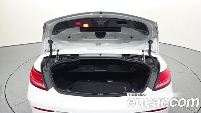 Mercedes-Benz C-Class 2018 — photo 26