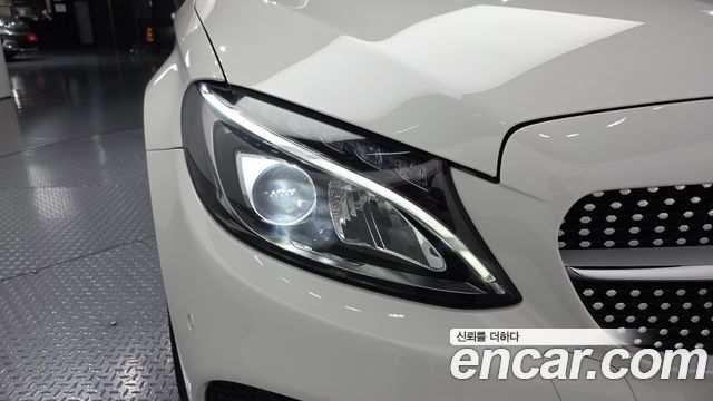 Mercedes-Benz C-Class 2018 — photo 8